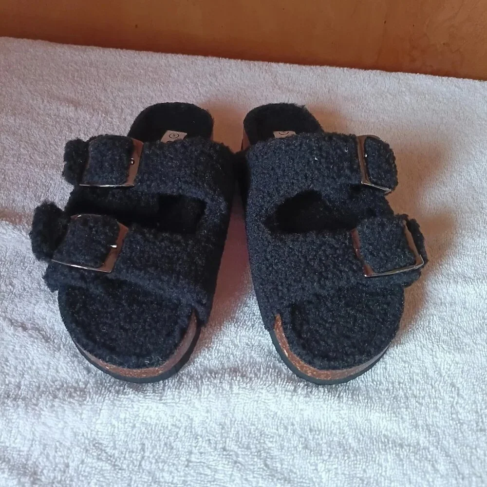 Outwoods Womens Black Faux Shearling Cozy Slide Sandals Buckle Strap Size 5 NIB